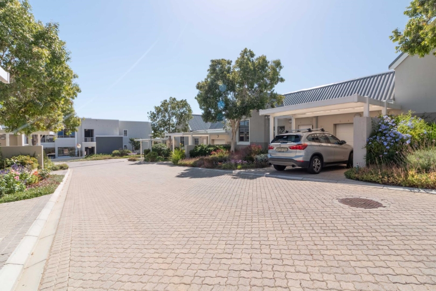 2 Bedroom Property for Sale in Plattekloof Western Cape